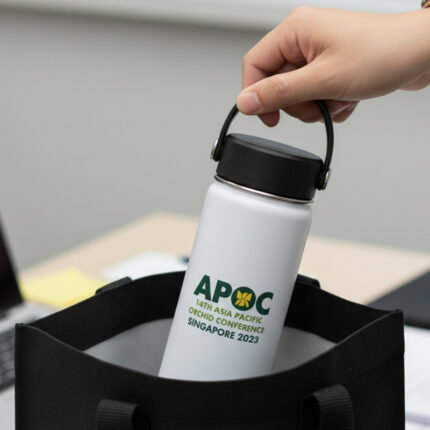 Insulated Water Tumbler - branded drinkware for corporate gifting in Singapore with custom logo branding. This insulated water tumbler offers excellent thermal insulation, ensuring your beverages stay at the perfect temperature while you’re on the move, with a modern design for easy carrying.